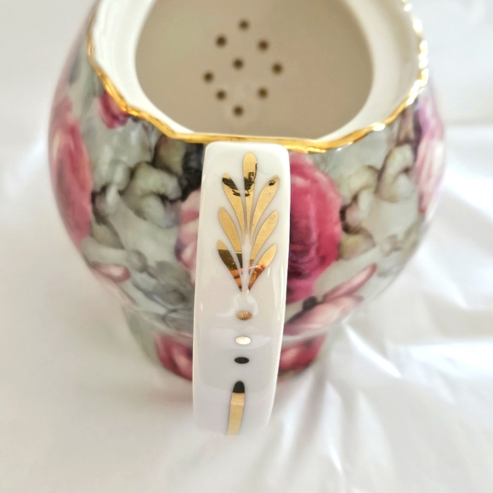 Wow - Roses! Grace's Teaware Teapot - Picture 14 of 15